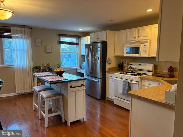 219 STRATFORD RD, Glenolden, PA 19036