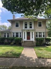 515 Sunset View Drive, Akron, OH 44320