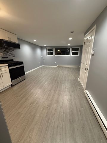 323 22nd Avenue G, Bellwood, IL 60104