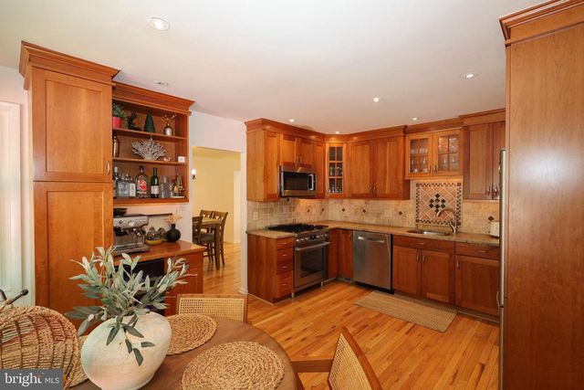 206 DRAKES DRUM DR, Bryn Mawr, PA 19010