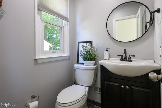 206 DRAKES DRUM DR, Bryn Mawr, PA 19010