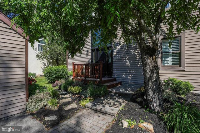 206 DRAKES DRUM DR, Bryn Mawr, PA 19010