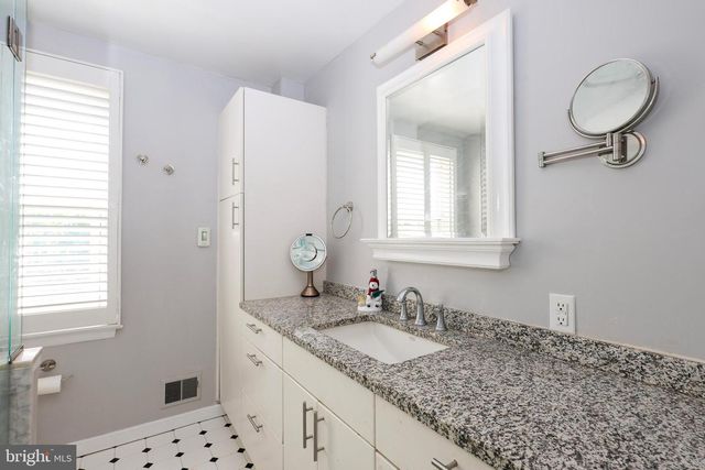 206 DRAKES DRUM DR, Bryn Mawr, PA 19010