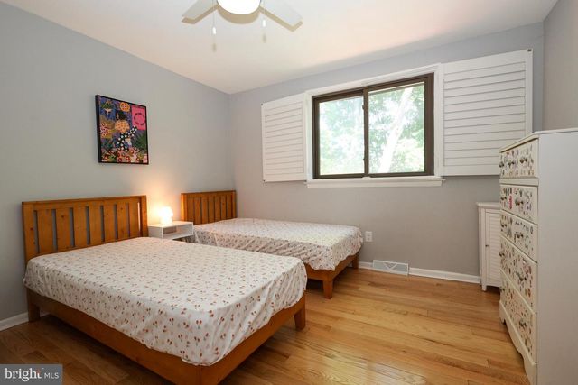 206 DRAKES DRUM DR, Bryn Mawr, PA 19010