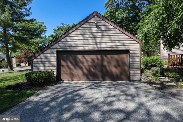 206 DRAKES DRUM DR, Bryn Mawr, PA 19010