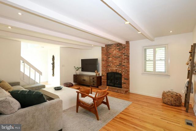 206 DRAKES DRUM DR, Bryn Mawr, PA 19010