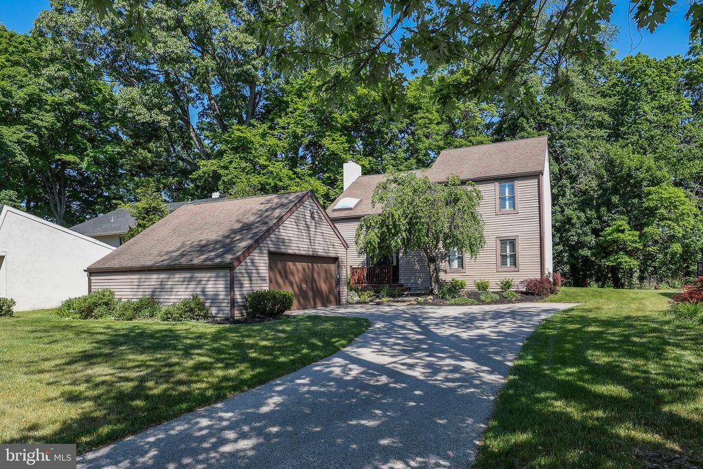 206 DRAKES DRUM DR, Bryn Mawr, PA 19010