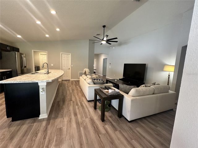 6911 GIDEON CIR, Zephyrhills, FL 33541
