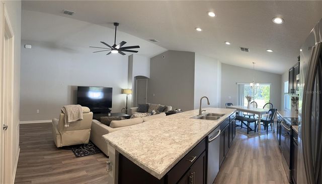 6911 GIDEON CIR, Zephyrhills, FL 33541