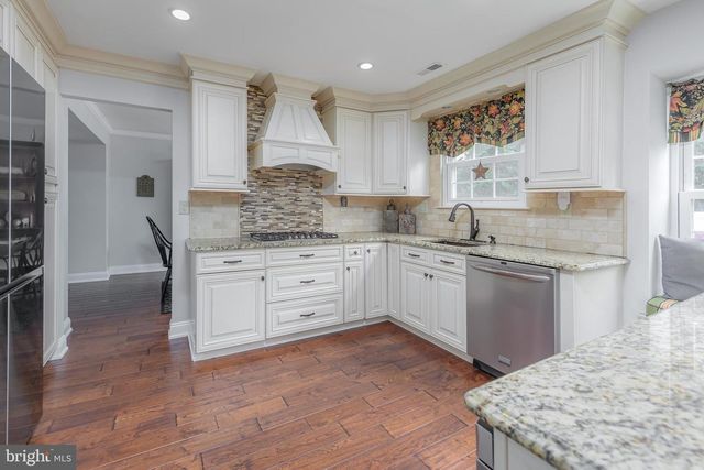 4 HARTZEL COURT, Mount Laurel, NJ 08054