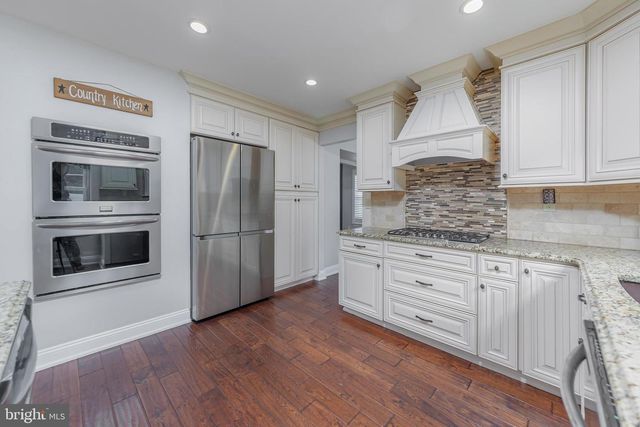 4 HARTZEL COURT, Mount Laurel, NJ 08054