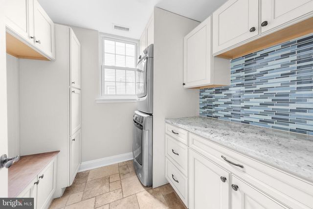 4 HARTZEL COURT, Mount Laurel, NJ 08054