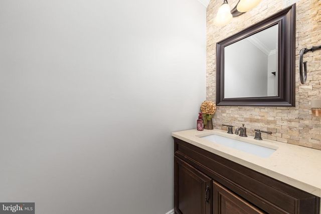 4 HARTZEL COURT, Mount Laurel, NJ 08054
