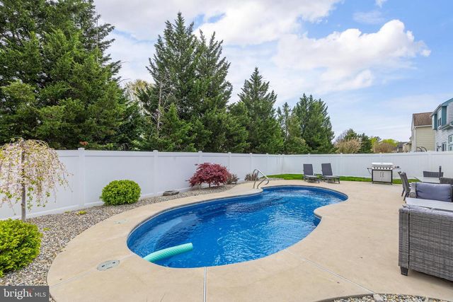 4 HARTZEL COURT, Mount Laurel, NJ 08054