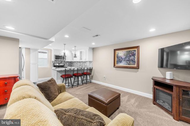 4 HARTZEL COURT, Mount Laurel, NJ 08054