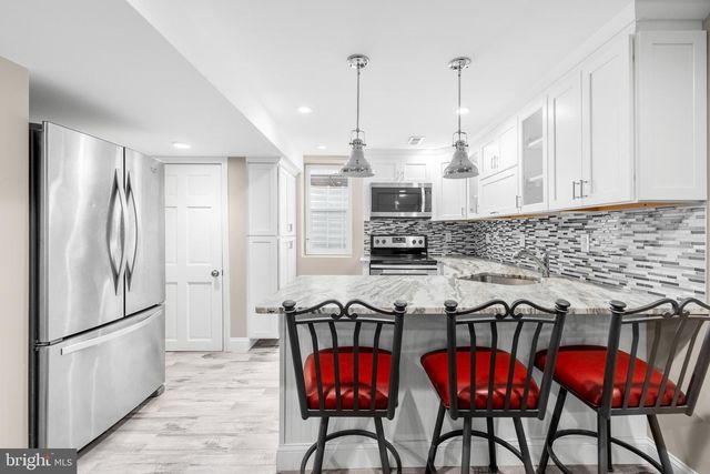 4 HARTZEL COURT, Mount Laurel, NJ 08054