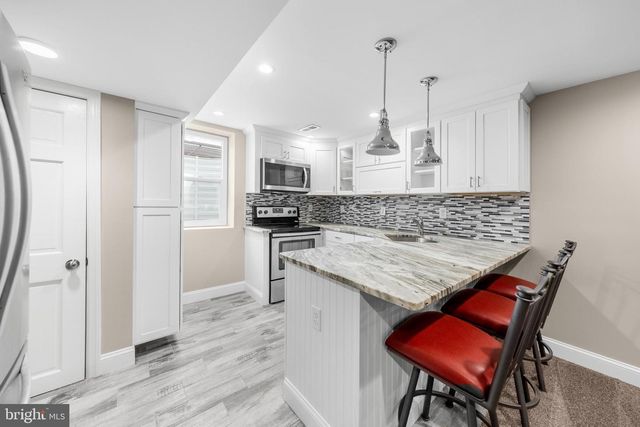 4 HARTZEL COURT, Mount Laurel, NJ 08054