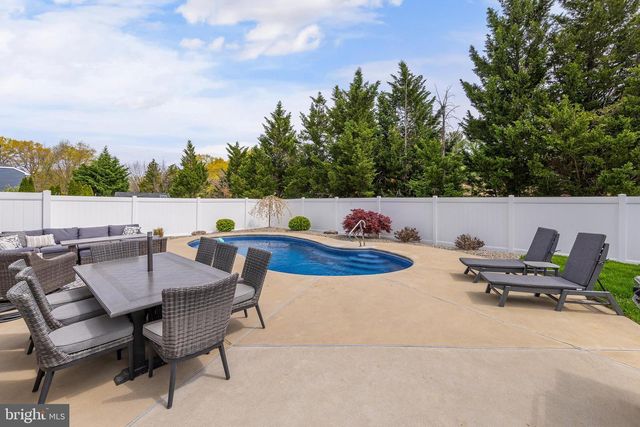 4 HARTZEL COURT, Mount Laurel, NJ 08054