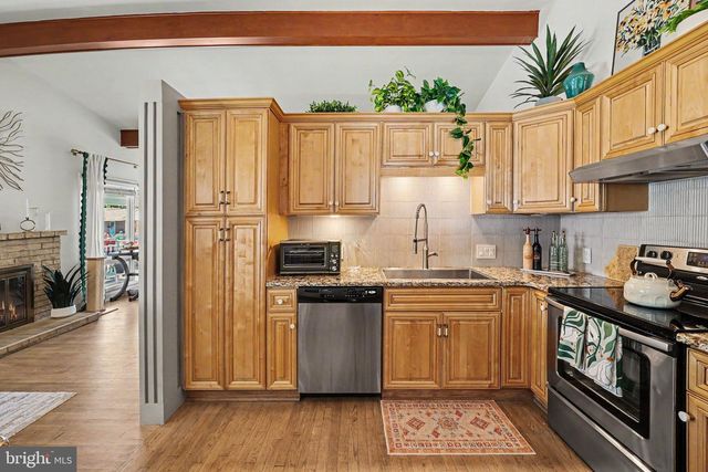 19 GALE RD, Camp Hill, PA 17011