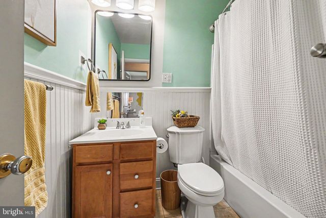 19 GALE RD, Camp Hill, PA 17011