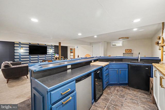 19 GALE RD, Camp Hill, PA 17011