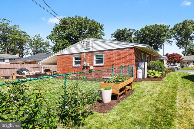 19 GALE RD, Camp Hill, PA 17011