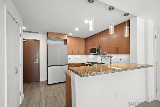 325 7th Avenue 1002, San Diego, CA 92101