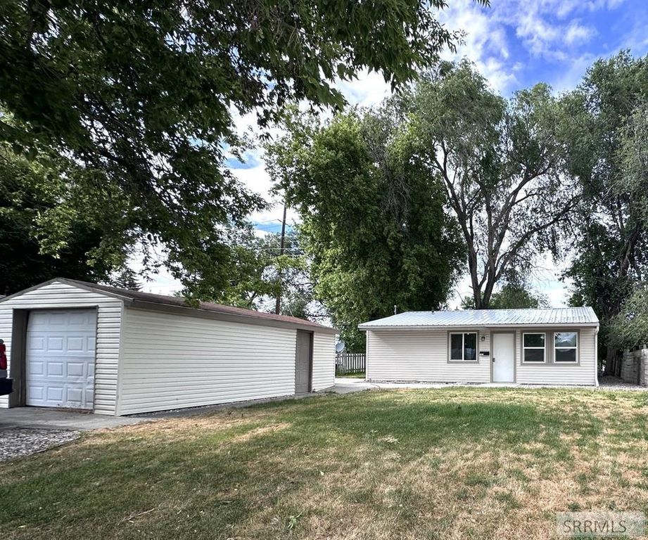 1015 Lovejoy Street, Idaho Falls, ID 83401