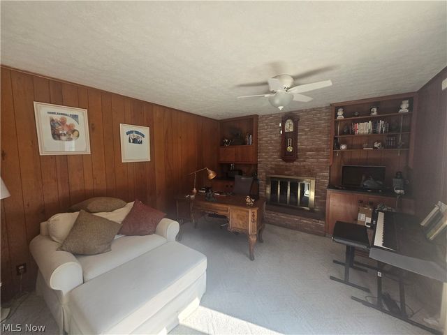 909 NE Willard Avenue NE, Warren, OH 44483