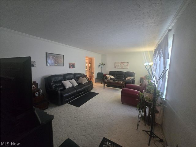 909 NE Willard Avenue NE, Warren, OH 44483