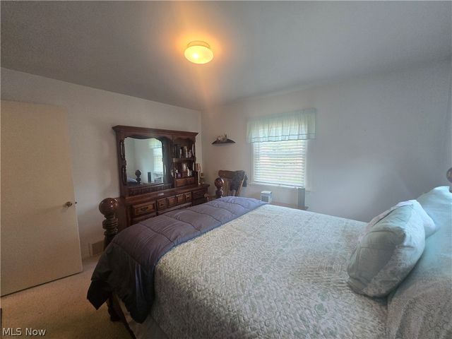 909 NE Willard Avenue NE, Warren, OH 44483