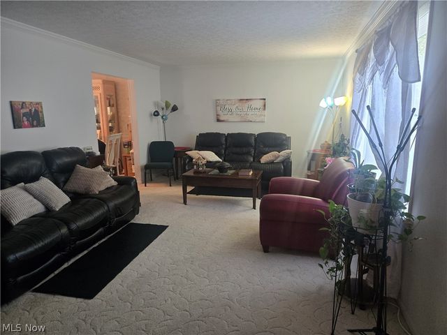 909 NE Willard Avenue NE, Warren, OH 44483