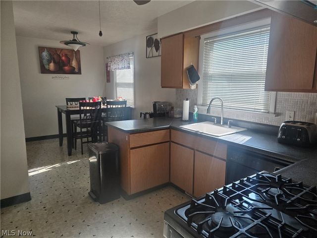 909 NE Willard Avenue NE, Warren, OH 44483