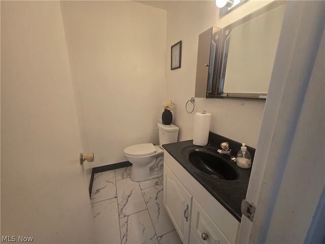 909 NE Willard Avenue NE, Warren, OH 44483