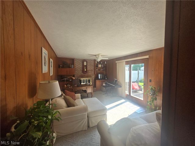 909 NE Willard Avenue NE, Warren, OH 44483