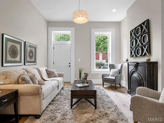 2329 Hickory Street, St Louis, MO 63104