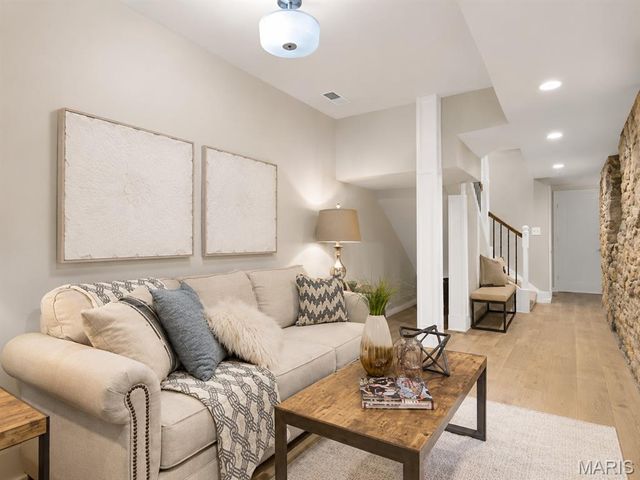 2329 Hickory Street, St Louis, MO 63104