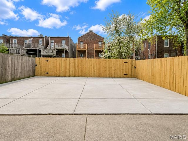 2329 Hickory Street, St Louis, MO 63104