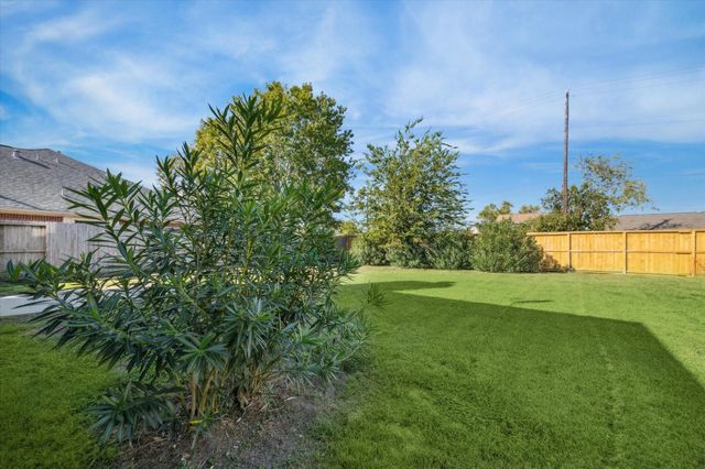 4911 Tallow Cove Drive, Baytown, TX 77521