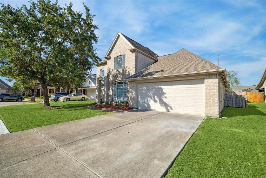 4911 Tallow Cove Drive, Baytown, TX 77521