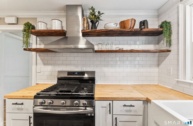 6 Prospect Drive, Newtown, CT 06470