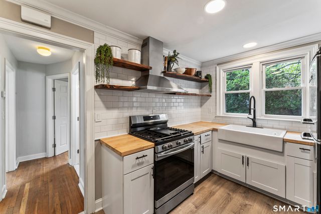 6 Prospect Drive, Newtown, CT 06470