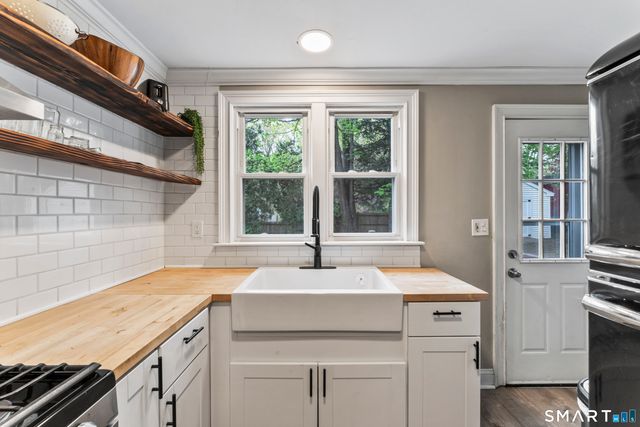 6 Prospect Drive, Newtown, CT 06470