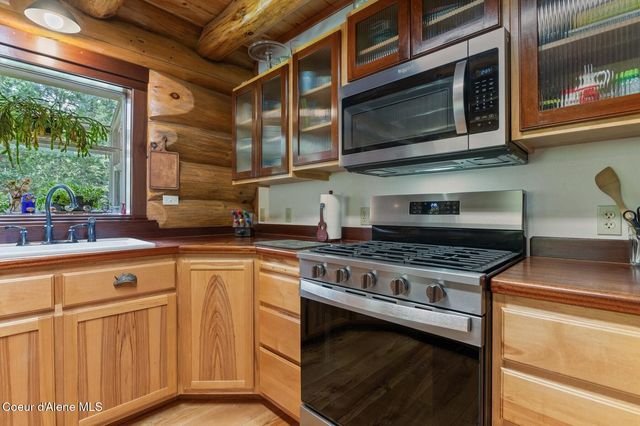 1198 Mountain View Dr, Sandpoint, ID 83864