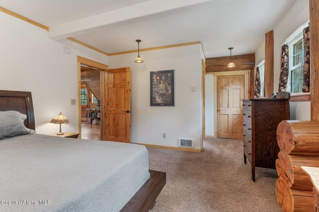 1198 Mountain View Dr, Sandpoint, ID 83864