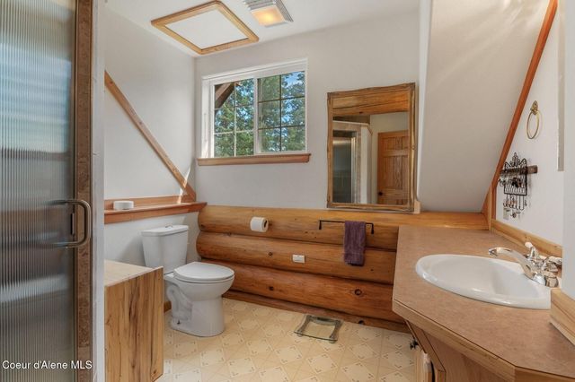 1198 Mountain View Dr, Sandpoint, ID 83864