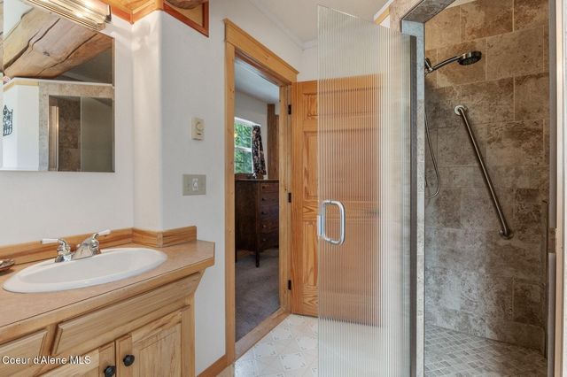 1198 Mountain View Dr, Sandpoint, ID 83864