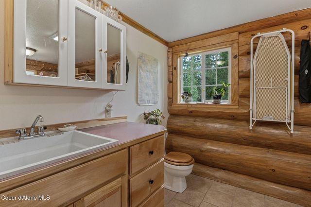 1198 Mountain View Dr, Sandpoint, ID 83864