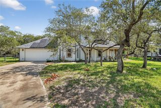 17 Circle Lake Dr, Rockport, TX 78382
