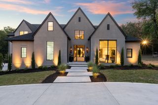 741 Brook Hollow Rd, Nashville, TN 37205